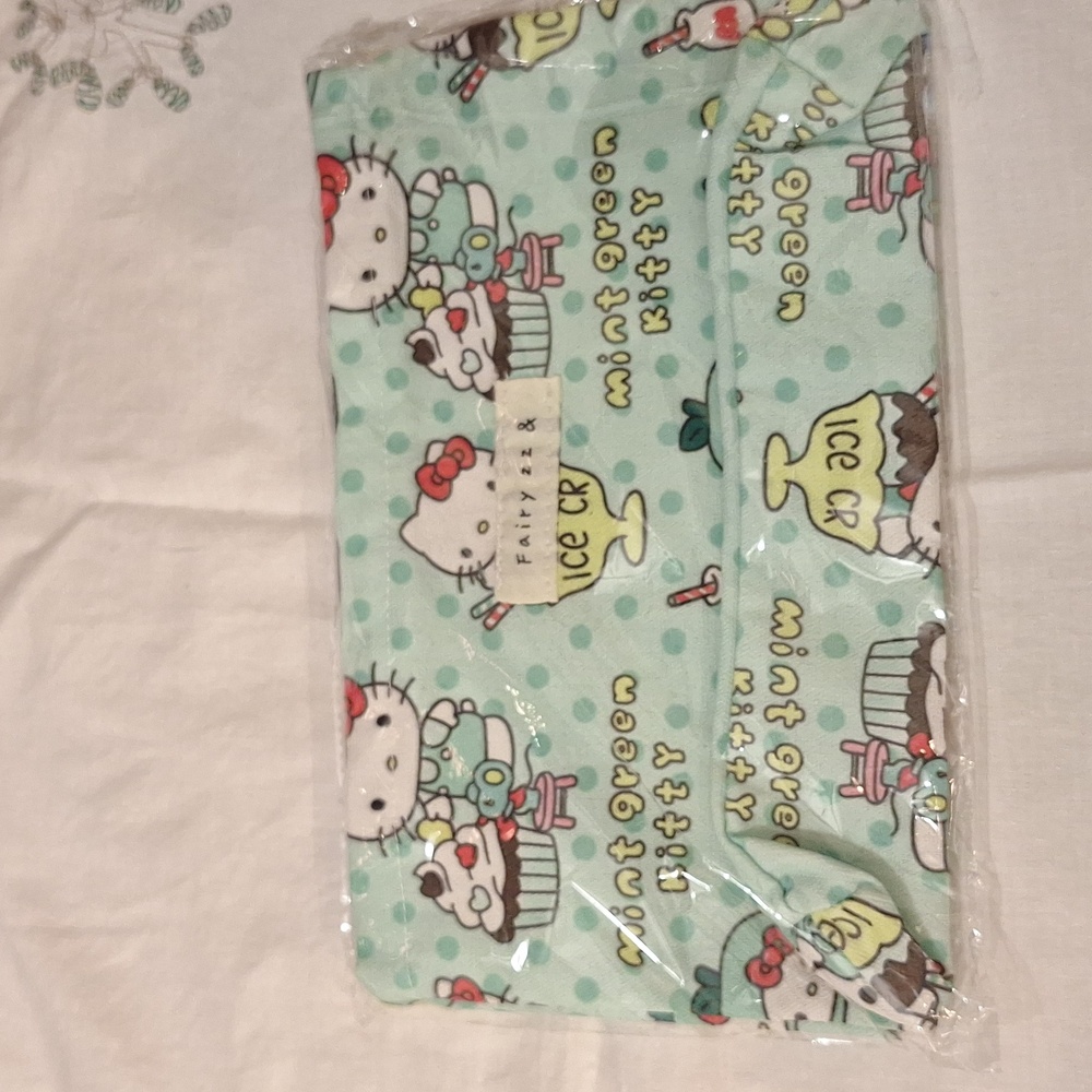 Hello kitty makeup bag !!!